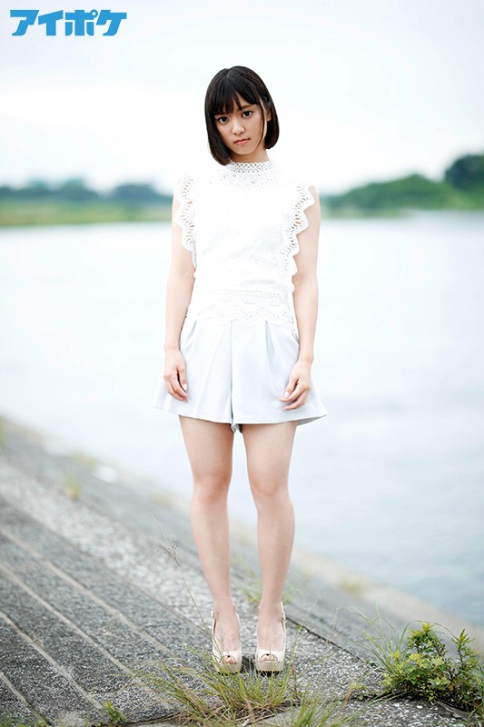 IPX-377 新人 19歳AV首秀 有著超級大眼睛的純情少女的劇照9