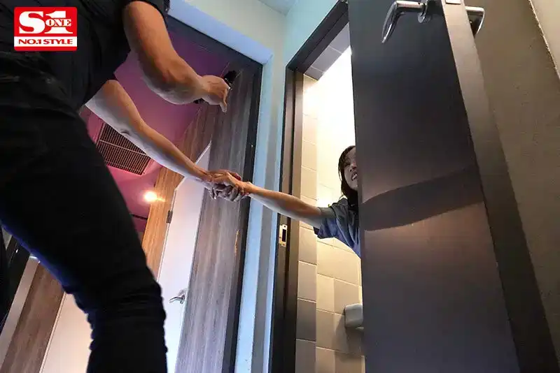 SSIS-894 性感女優 多才多藝的“小島南”的日常生活AV拍攝！ 當我們親密接觸時，我找了个机会將我的雞巴插入了！的劇照8