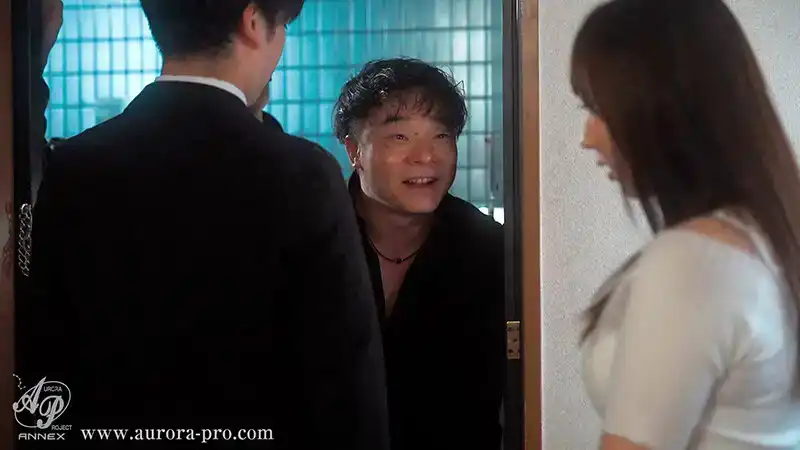 APNS-325 隣人の若妻淫獄調教 她的子宮每天都充滿了不同的精液的劇照11