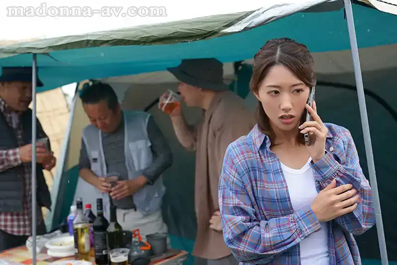 JUQ-450 村内露营活动NTR 人妻在帳篷裡令人震驚的被中出視頻的劇照11