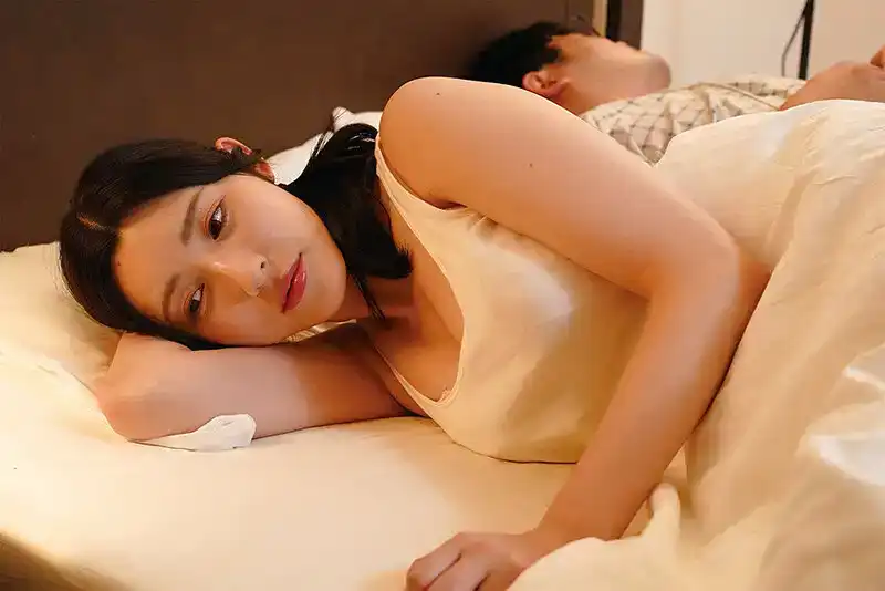 NKKD-311  哭泣的NTR 講述即將出國留學的我，與導師已婚婦女發生性關係，並因不願告別森澤佳奈而哭泣的故事的劇照17