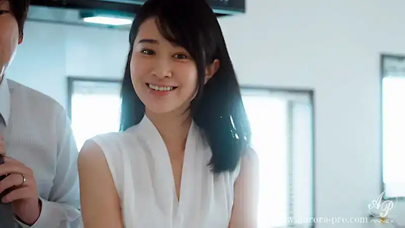 APNS-329 當着哥哥的面被中出，多P……櫻井麻美的劇照8