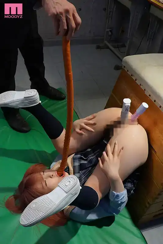 MIAB-082 受到惡毒老師的威脅，被迫直播三洞中出，的劇照9