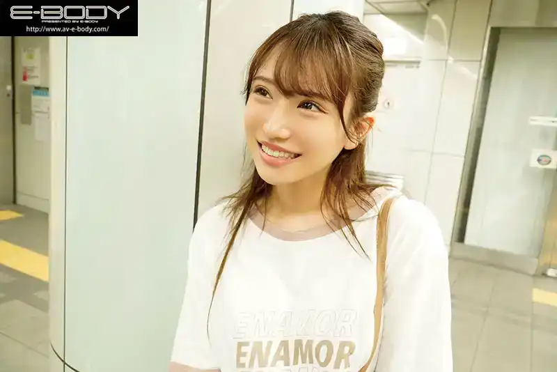 EBWH-070   當我脫掉我第一個女朋友的衣服時……她有令人驚訝的苗條和美麗的大奶子，這是我從她的穿着中無法想象的。我太興奮了，我操她，直到我射精。的劇照10