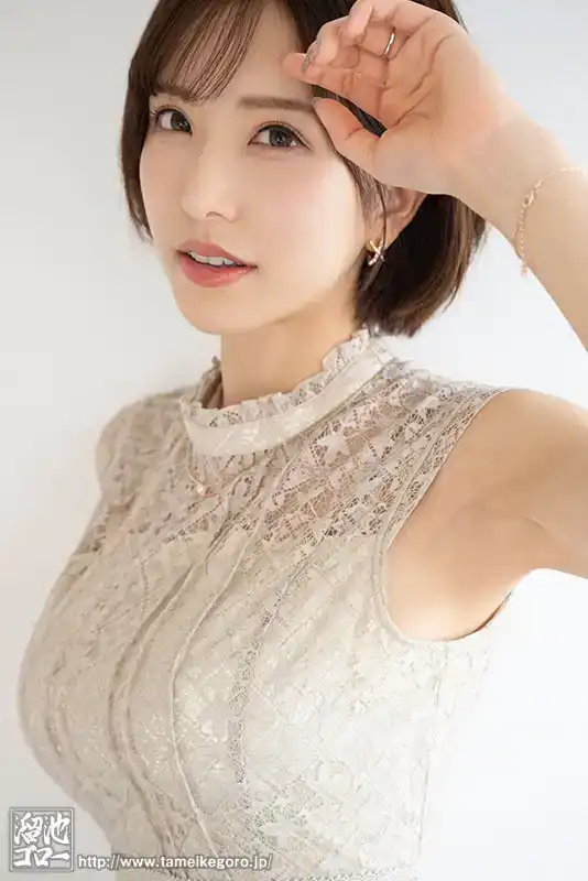 MEYD-884   新人夢實香苗，34歲，讓人無法移開視線的最佳女孩的劇照1