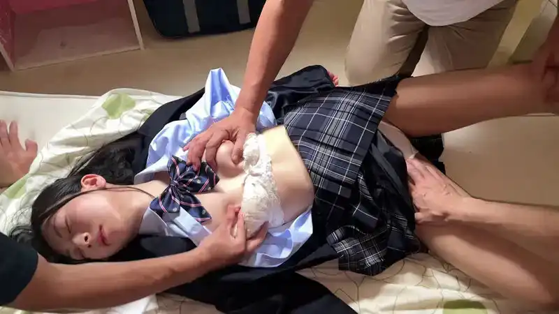 MILK-199 在街上被發現的百咲未色，被強大的深喉壓制住了，並變成了無與倫比的雞巴的肉便池。的劇照10