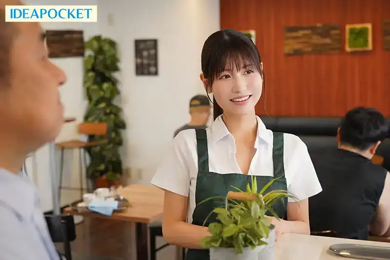 IPZZ-198 打工的可愛前輩，在她討厭的店長的要求下，被迫穿了下流的超短裙，遭到性騷擾和強奸的劇照11
