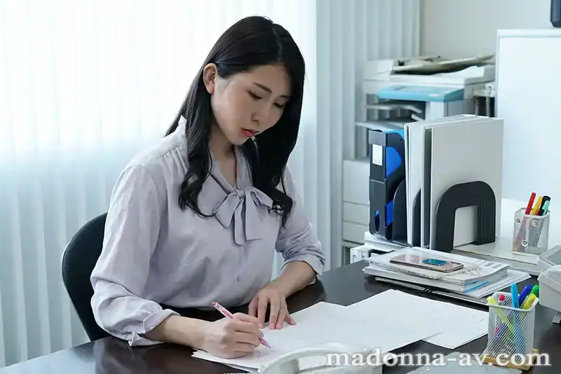 JUQ-574 女教師NTR. 愛妻被不良學生操了的劇照10