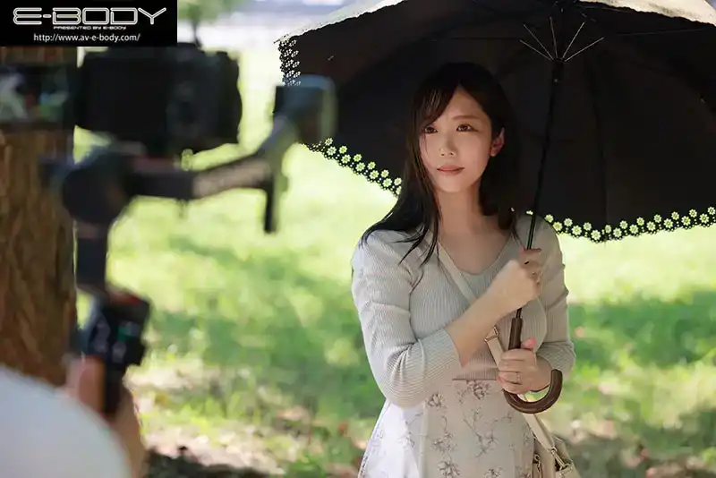 EYAN-199   平日裏能看到的美麗的人妻以AV出道。的劇照6
