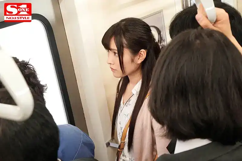 SSNI-157  脅迫集団 癡漢師用指尖撫摸大腿……雞巴摩擦臀部……苗條女大學生害怕發抖，無法反抗，被強奸的劇照1