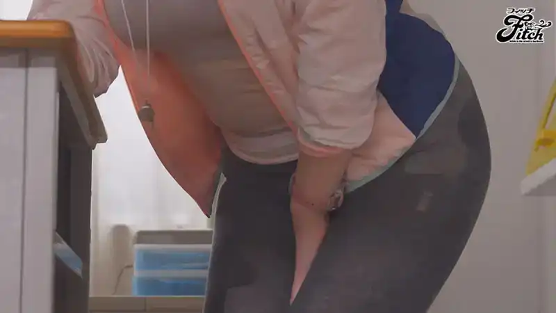 FPRE-021   巨乳女教師，濕透透明身子，每次下起傾盆大雨就被強暴的劇照11