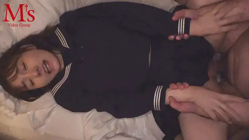 MVSD-588 制服狂熱父親與聽話美少女渾身體液糾纏的受精性交記錄的劇照1