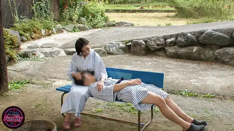 FJIN-019 F罩杯巨乳兼職家庭主婦，與和兒子年齡相仿的打工男學生一起進行兩天一夜的溫泉旅行，40歲的兼職家庭主婦明裏ともか的劇照15