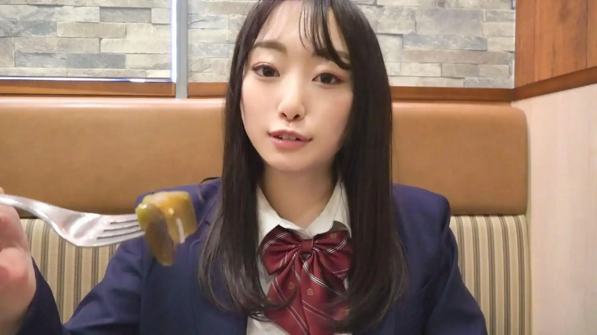 FNTR-002 被大屌NTR的女人 我最喜歡的165公分E罩杯巨乳妹子，在打工時被大屌大學生引誘中出！ 的劇照6