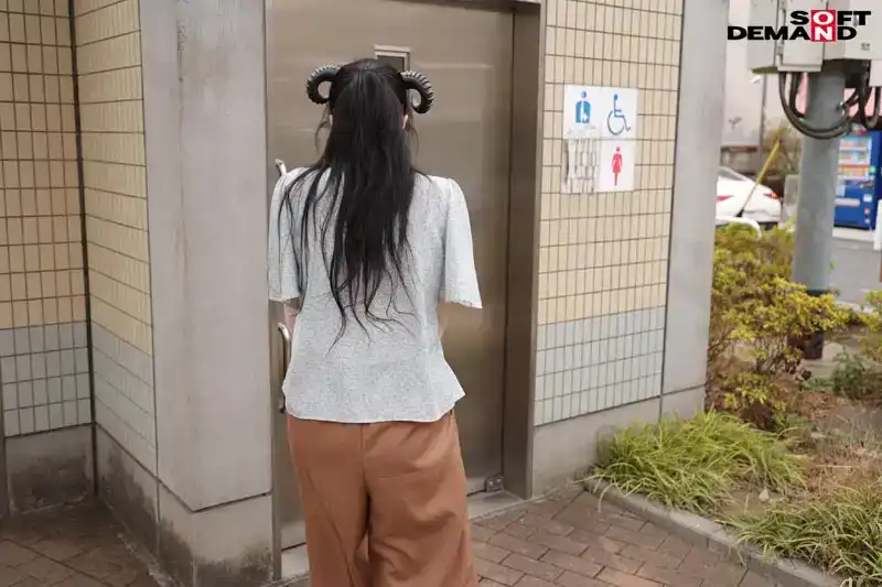 SDDE-726 積極融入社會的魅魔母女，獨立生活並有着嚴重精液成癮症的劇照2