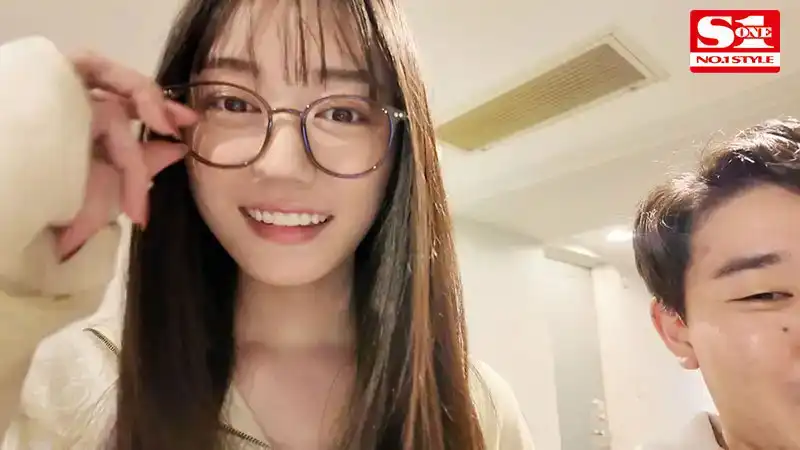 SONE-120 與青梅竹馬的好友重逢，她成了絕色美女空姐，帶着驚喜和興奮和癡女的1泊2日 ~ 明日葉三葉的劇照5