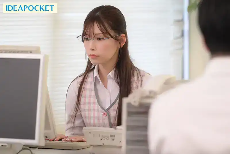 IPZZ-320 打電話叫上門服務，來的居然是公司會計部出名的漂亮OL明裏紬，這就是她的真面目？ ~ 明裏紬的劇照12