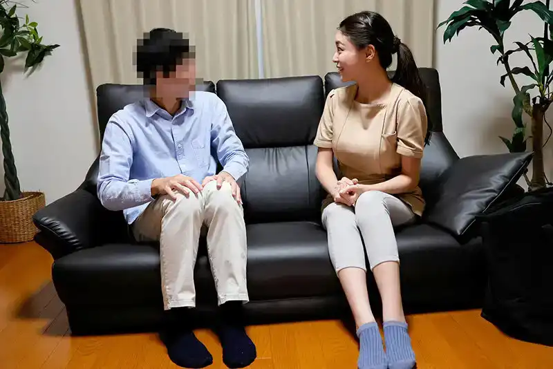KAM-205 出差的時候對酒店人妻服務員提出做愛的要求時，她哭着說不要告訴別人 ~ 橘瑪麗的劇照19