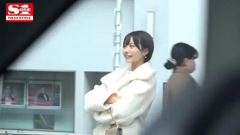 SONE-273 「啊！要在這裏做愛嗎？」 我們將完全近距離接觸本鄉愛的私生活，如果有機會，我們會突然去操她！聞所未聞的惡作劇AV大作戰 ~ 本鄉愛的劇照10