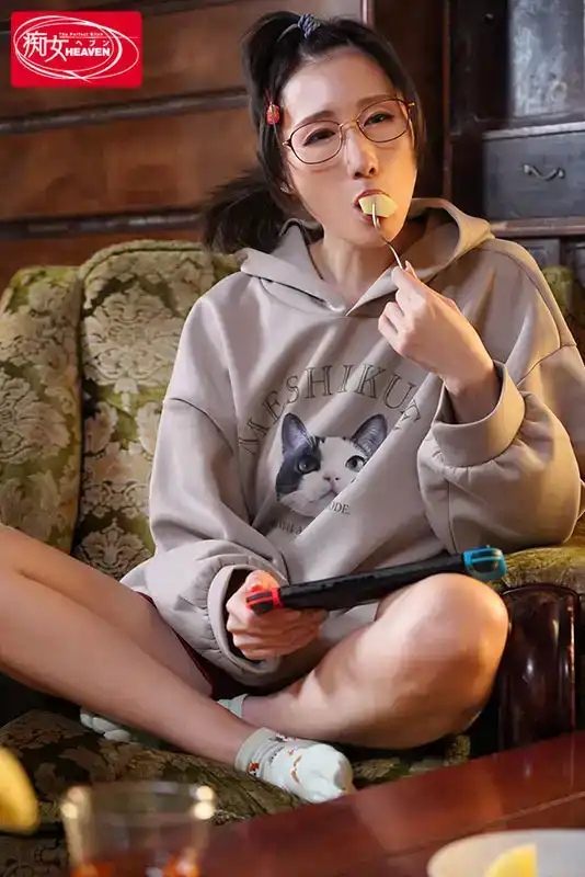 CJOD-431 綺麗的巨乳姐姐，因婚姻失敗，成爲了一個整天把自己關在家裏的死宅喪女，狠狠的把肉棒插入到姐姐的陰戶裏，先射10發再說 ~ JULIA的劇照14