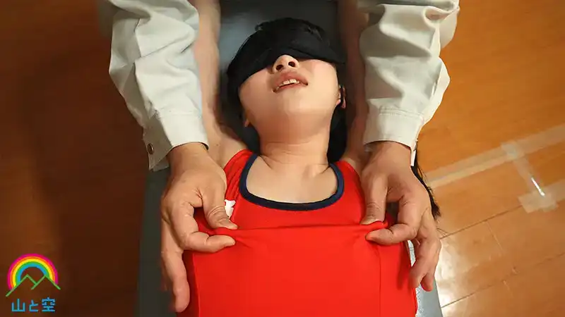 SORA-558 J系女孩敏感的乳頭被揉捏，無法克制，大量失禁……鬼畜深喉輪奸意識朦朧中的絕頂中出 ~ 菜月光的劇照7