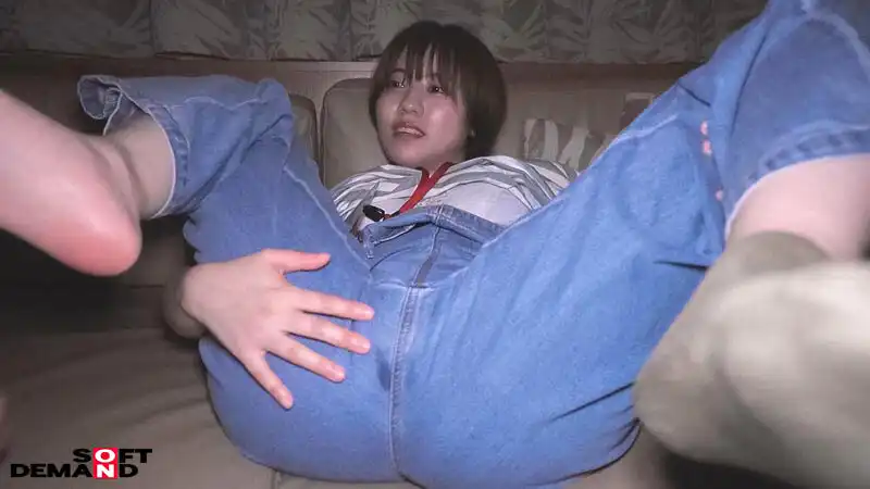 SDJS-282 一個男孩氣的、蜜色頭發的T系女孩第一次3P，緩慢的愛撫，飲酒性愛......爲了提高敏感度和專注力，我們帶她到辦公室外面，培養她的性感覺。 制作部二年目 ~ 新田好実的劇照6