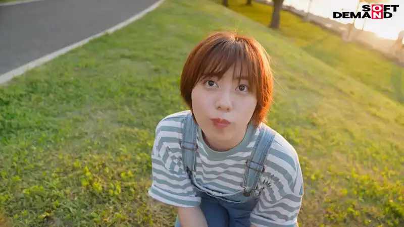SDJS-282 一個男孩氣的、蜜色頭發的T系女孩第一次3P，緩慢的愛撫，飲酒性愛......爲了提高敏感度和專注力，我們帶她到辦公室外面，培養她的性感覺。 制作部二年目 ~ 新田好実的劇照1