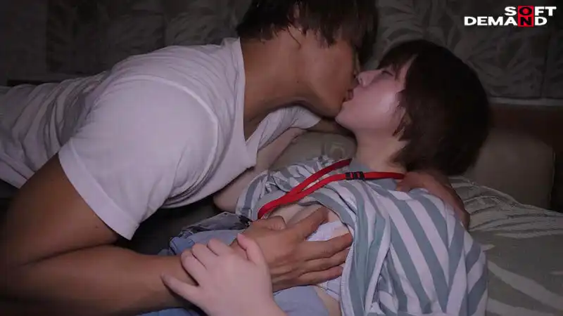 SDJS-282 一個男孩氣的、蜜色頭發的T系女孩第一次3P，緩慢的愛撫，飲酒性愛......爲了提高敏感度和專注力，我們帶她到辦公室外面，培養她的性感覺。 制作部二年目 ~ 新田好実的劇照7