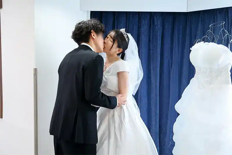URKK-106 關於我那熱心可愛忠誠的女友的真面目 ~ 宮西光的劇照17
