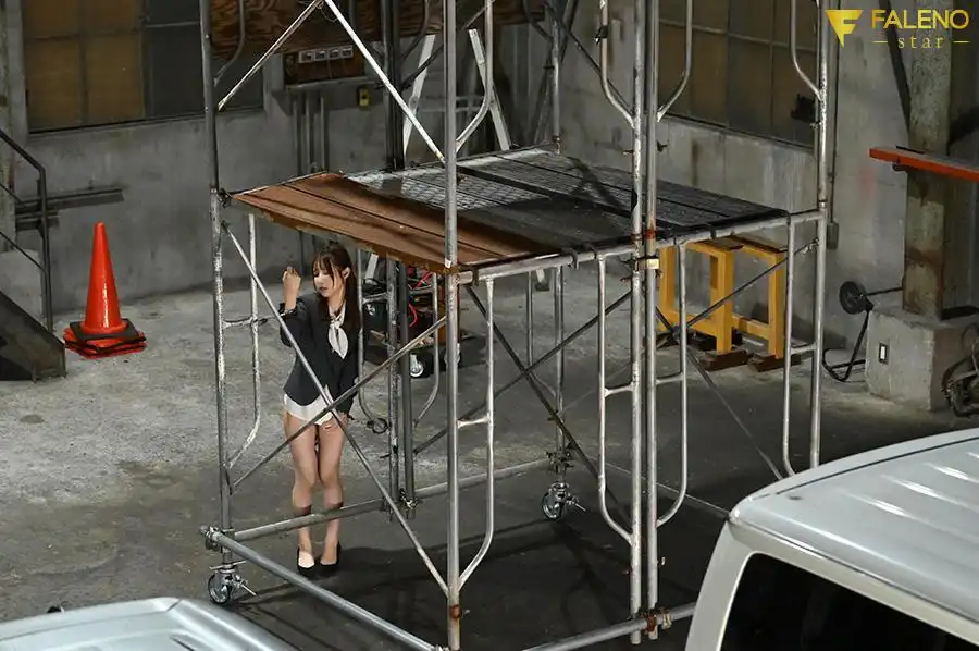 FSDSS-896 天使萌被關在鎮工廠，手銬的鑰匙在她陰道內。你能幫她嗎？ ~  天使萌的劇照7