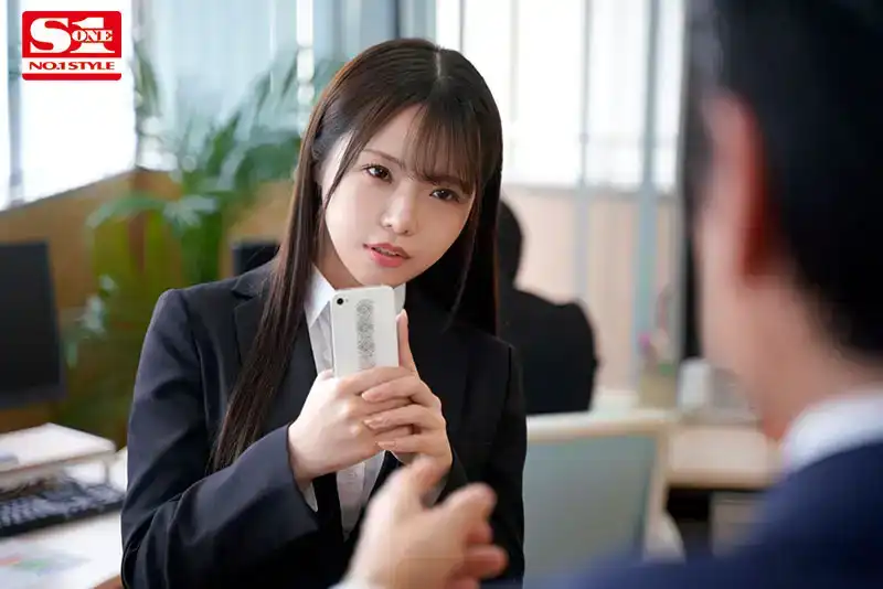 SONE-414 加班、出差……討厭的中年經理把我雙腿扒開舔我 ~ 早阪ひめ的劇照9