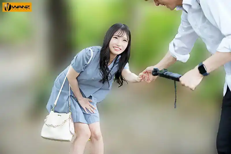 WAAA-433 禁欲巨乳纖細身材性欲狂野挑逗羞恥整天陰部溼透激烈約會 ~ 鈴之家鈴的劇照12