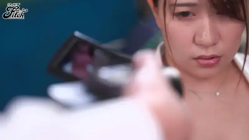 JUNY-136 爲了保護膽小的自己…陸上部巨乳人妻女教練被下媚藥後的i超激激輪奸受精 ~ 柳可憐的劇照13