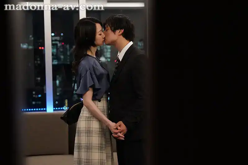 JUQ-913 甜蜜房間NTR 疑似老婆發的照片有問題 ~ 水戶香奈的劇照10