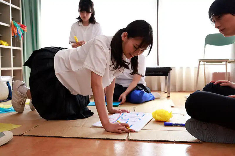 AKDL-308 偶然的機會看到她的奶子，太興奮了 ~ 五十嵐清華 前田美波 浜辺栞帆的劇照11