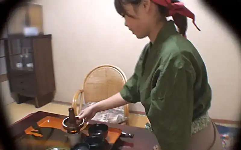 DBNK-044 和旅館裏的女員工聊的很投機 - 用小費可以讓這個人妻陪我上牀嗎？...4時間的劇照5