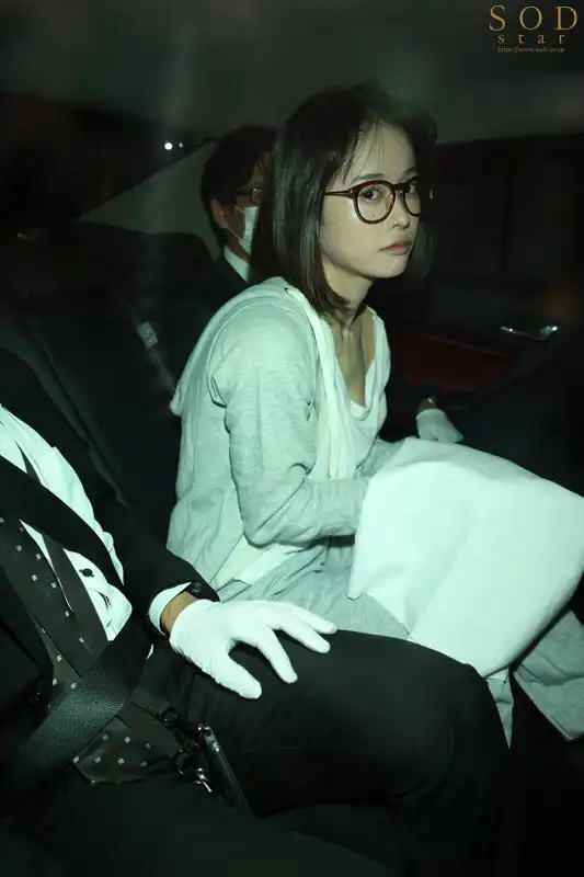 START-224 檢證。接觸了侵害男學生的女老師！禁欲三年後，這女人的性欲會瘋狂到什麼程度？~ MINAMO的劇照1