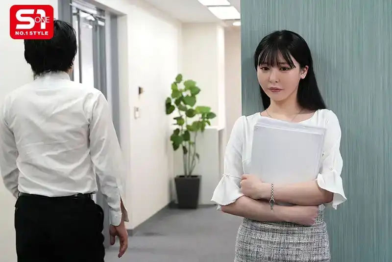 SONE-528 比我小兩歲、清純又可愛的清楚系下屬，讓我這個已婚的男人瘋狂的小惡魔 ~ 黑島玲衣的劇照10