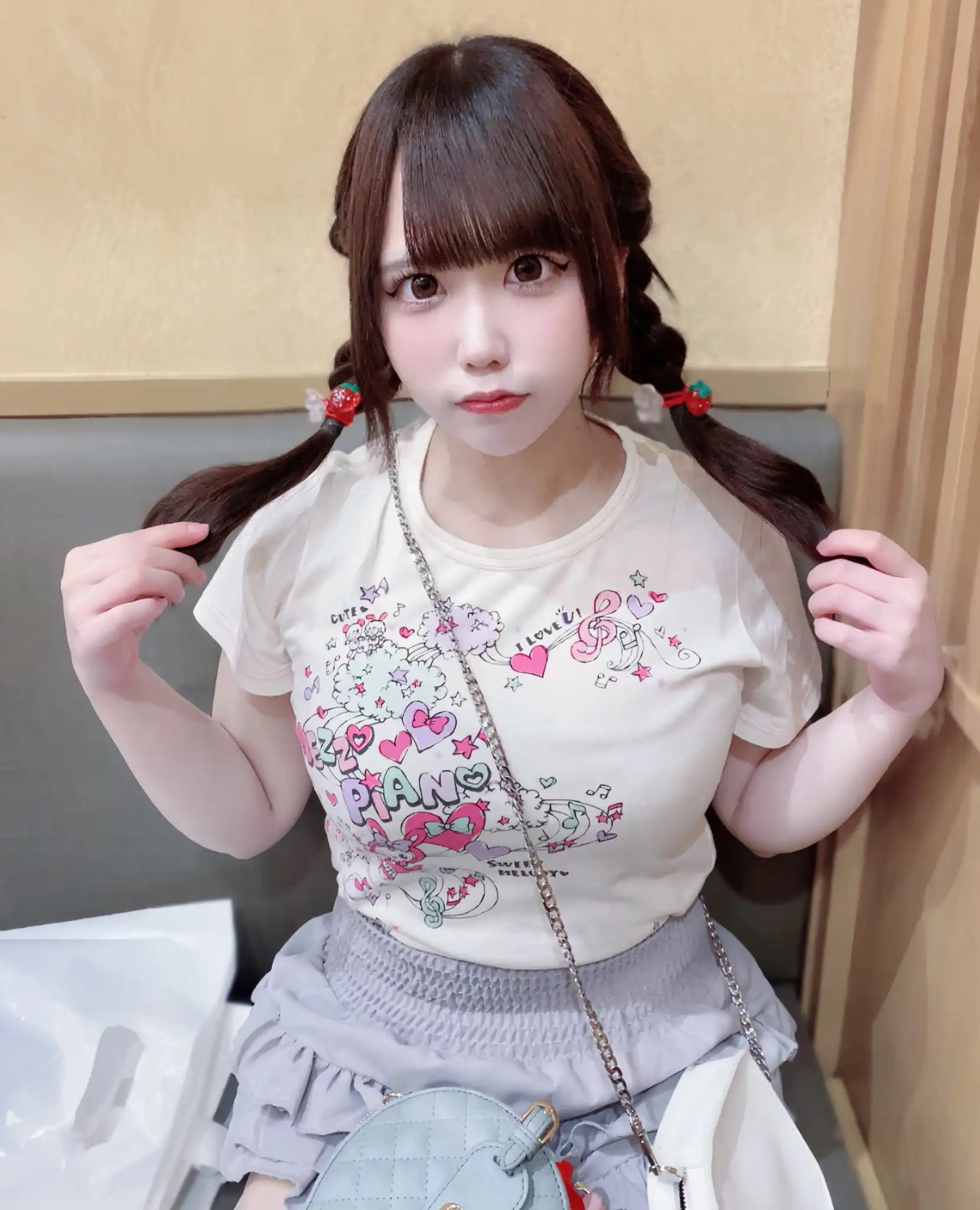 鈴芽由羅第17張寫真