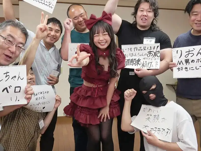 GQN-002 首次粉絲感謝祭 無論老少男人們都喜歡她！半中半外射到暴 ~ 泉莉音的劇照17