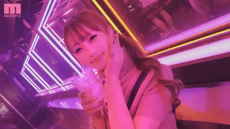 MIFD-575 新人出道！全新令和辣妹爆誕！ ！博多第一大夜店小惡魔娘 ～ 夜店逆襲搭訕 → AV 出道 ~ 綾波蓮的劇照10
