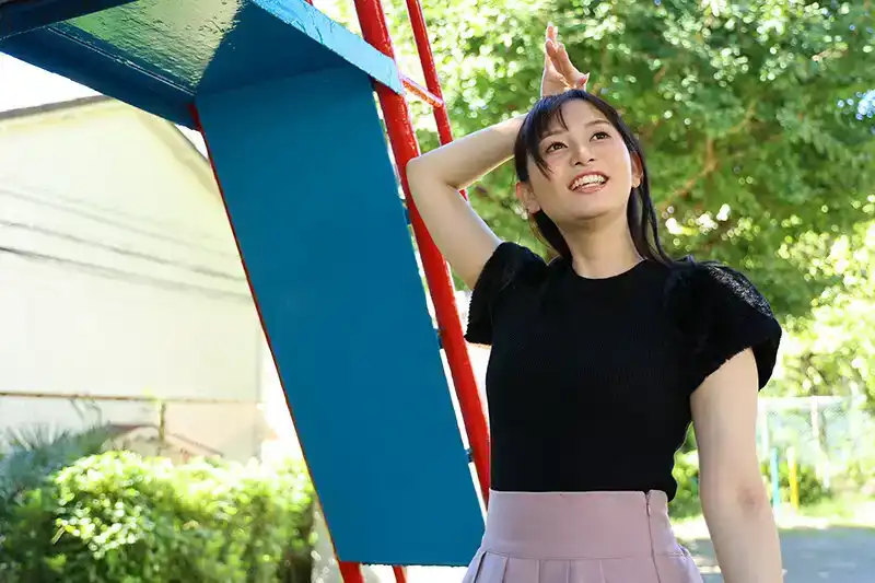 URKK-110 大人氣的足球節目的美女主持，是我小時候青梅竹馬的好友。從小就喜歡她，但她實際上是個人就可以上淫女 ~ 靜河的劇照13