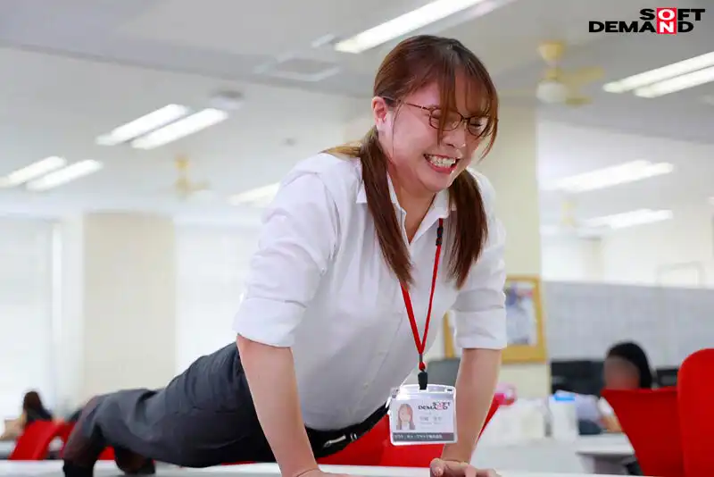 SDJS-299 大汗淋漓！肌肉抽筋！趁還有力氣別倒下！4名SOD女子社員的社內SEX體能測試的劇照17