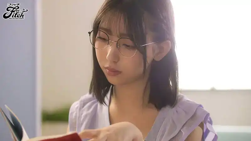 FPRE-147 隱藏的肉食系文藝女，對你低聲說着下流的話，用粘稠甜蜜的挑逗把你雞巴吃掉 ~ 卯佐美鈴的劇照19