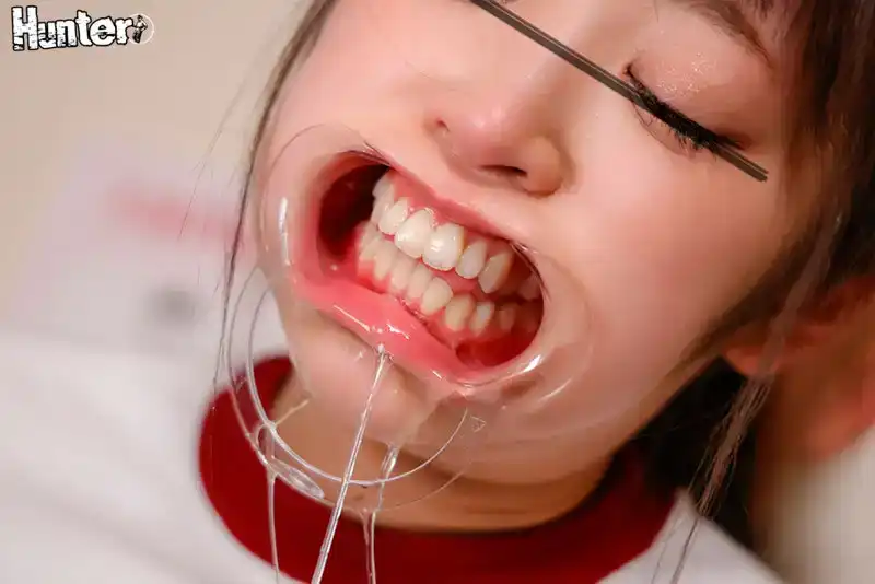 HBLA-004 巨大肉棒貫穿陰部和咽喉，陰道完全被當做玩具供男人取樂，4小時自上而下的串刺性交 4小時 BEST 合集的劇照6