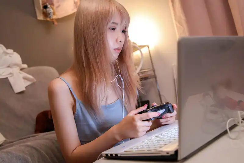 DANDAN-031 線上遊戲認識的女孩，本以爲是個普通的地味女子，見面後卻發現淫蕩的了不得！在私人居酒屋不斷的做愛中出 Vol.4 ~ 希咲那奈的劇照14