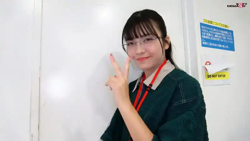 SHYN-227 剛進公司的清楚系，其實是個癡女！ ？比裸體還要丟臉啊！ 全裸野球拳 制作部 新卒1年目 ~  吉井彩葉的劇照16