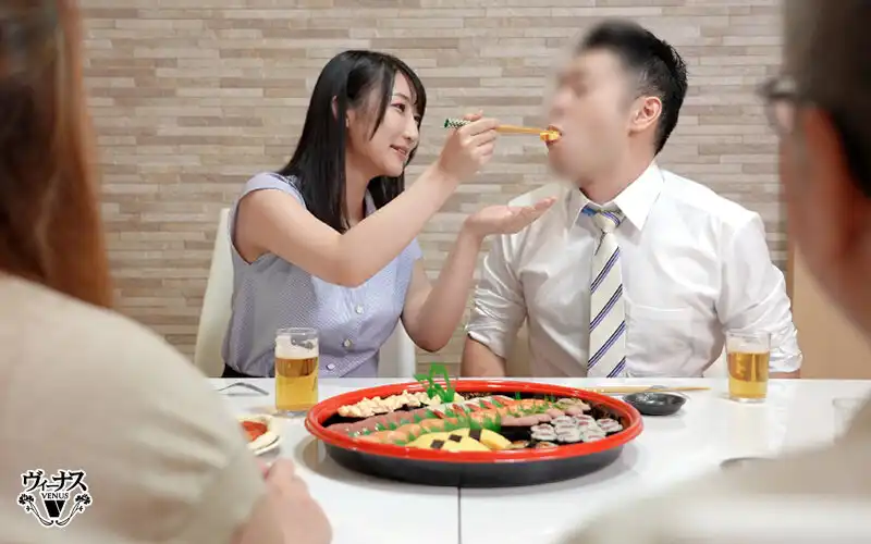 VEMA-236 公司裏最美的女前輩爲了讓催婚的父母安心，請後輩男假扮戀人回家，結果被中出性愛弄到高潮連連，還真喜歡上了 ~ 雪代一鳳的劇照9