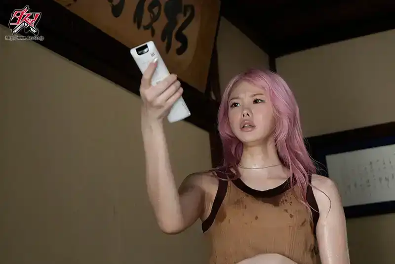 DASS-581 空調壞掉的酷暑天 第一次看到其它男人的硬雞巴後欲火焚身 汗水體液交纏的田舍若妻 ~ 鬆本一香的劇照10
