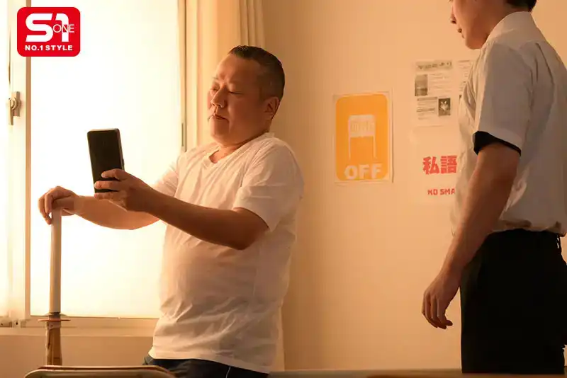 SONE-650 信賴的遊泳部顧問突然對緊貼臀線發情…玷污了泳裝和美少女隊員 ~ 渚あいり的劇照9